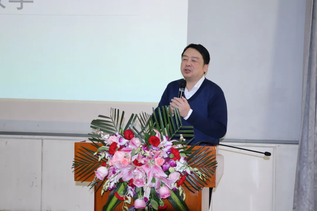 37中文博彩网站第二附属中学正高级教师  何杰老师.jpg