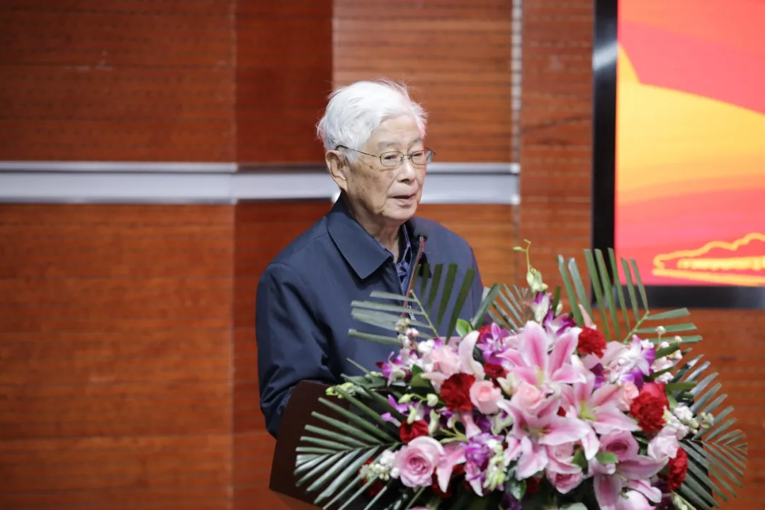 09中文博彩网站资深教授 顾明远先生.jpg