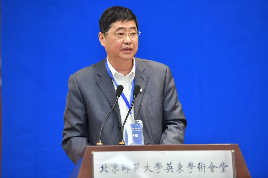 上海戏剧中文博彩杨扬.jpg